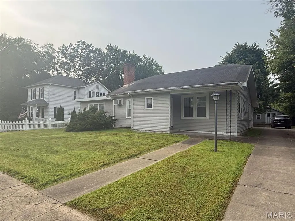 423 W Fayette ST, Pittsfield, IL 62363