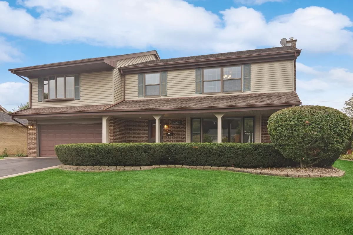 1307 E Ardyce LN, Mount Prospect, IL 60056