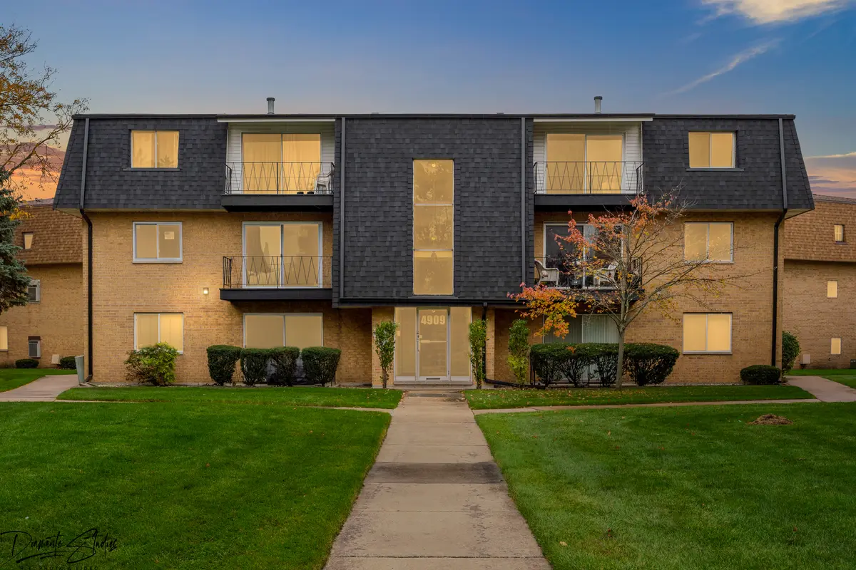 4909 W 109th ST #201, Oak Lawn, IL 60453