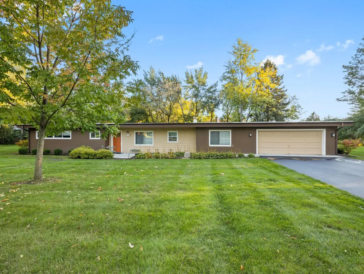 22W351 Buena Vista DR, Glen Ellyn, IL 60137