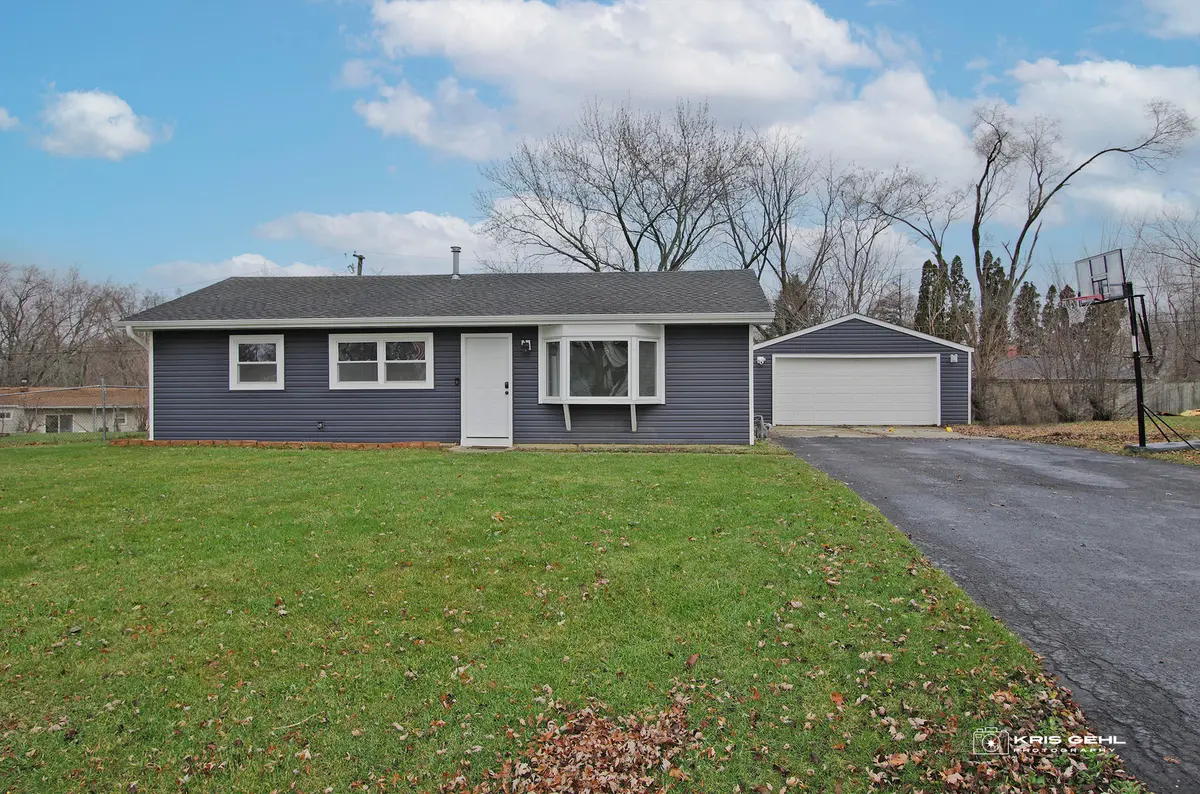 2204 Mill LN, Mchenry, IL 60051