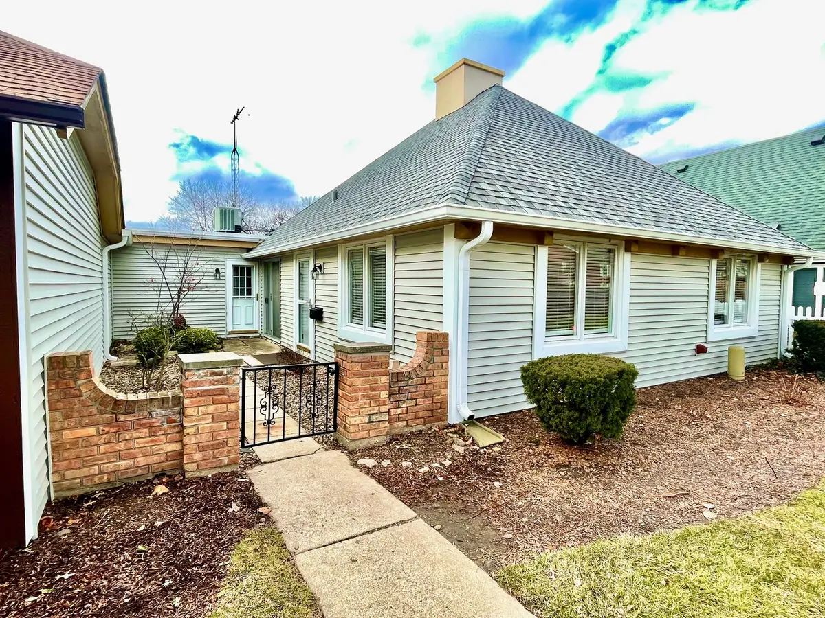 11 Garden DR #11, Montgomery, IL 60538