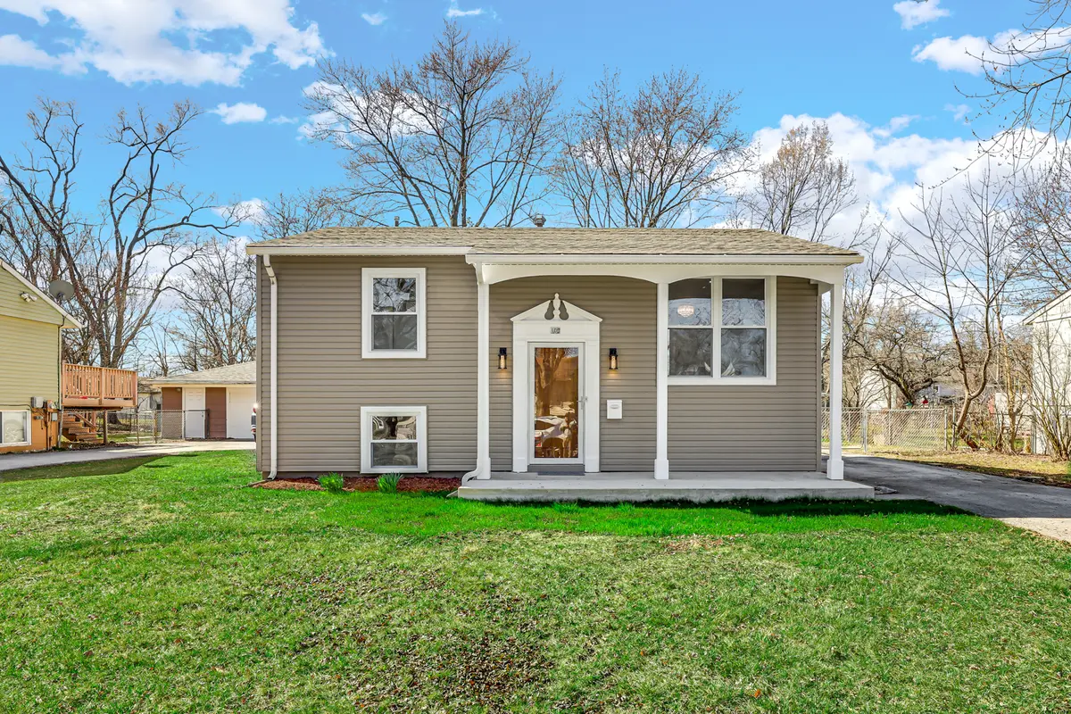 100 S Spruce LN, Glenwood, IL 60425