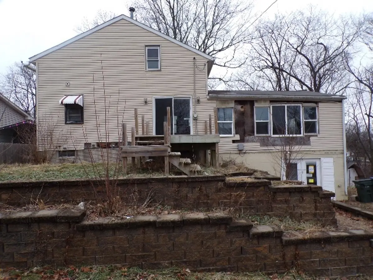 26 Blue Grass CT, Davenport, IA 52802