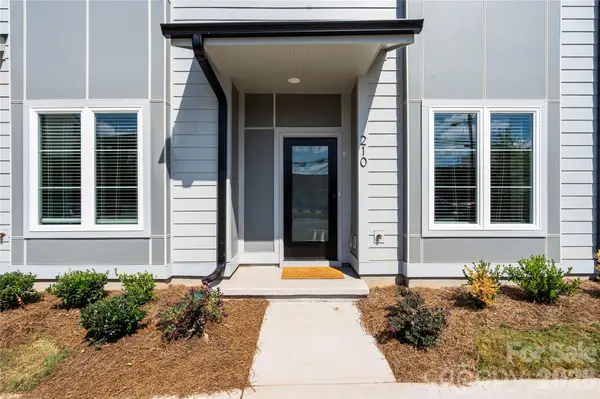 246 Freeland LN, Charlotte, NC 28217