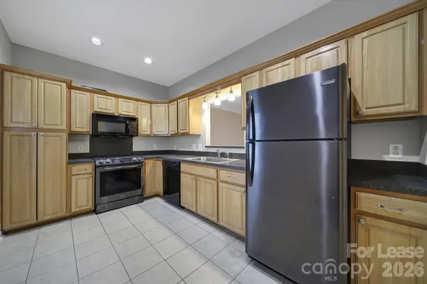 6932 Misty Pine LN, Charlotte, NC 28217