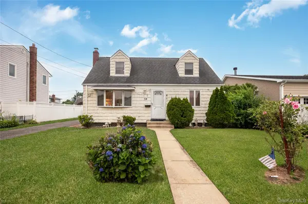 58 S Crescent DR, Farmingdale, NY 11735