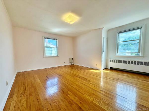 Address not disclosed, Valley Stream, NY 11580