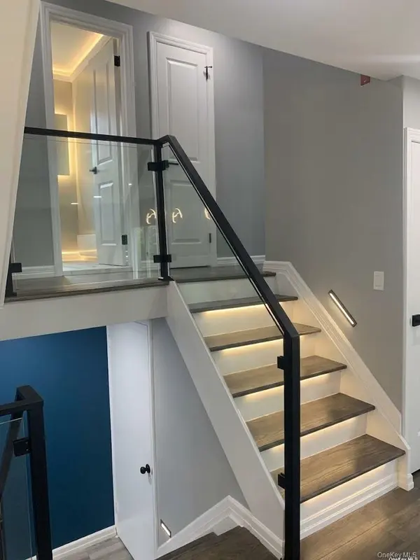 240 Lincoln AVE, Island Park, NY 11558
