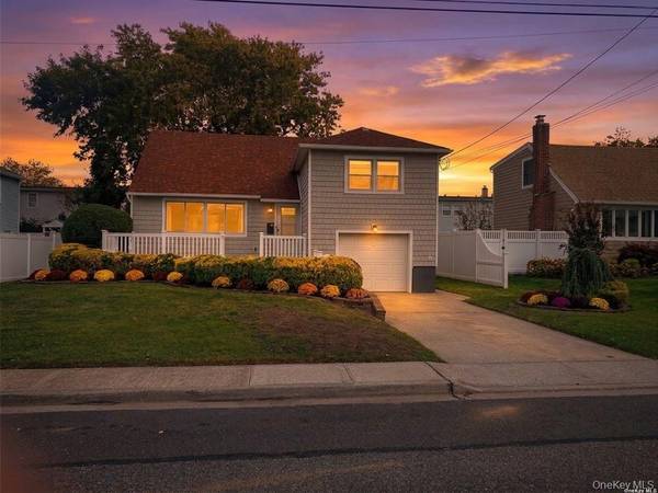 240 Lincoln AVE, Island Park, NY 11558
