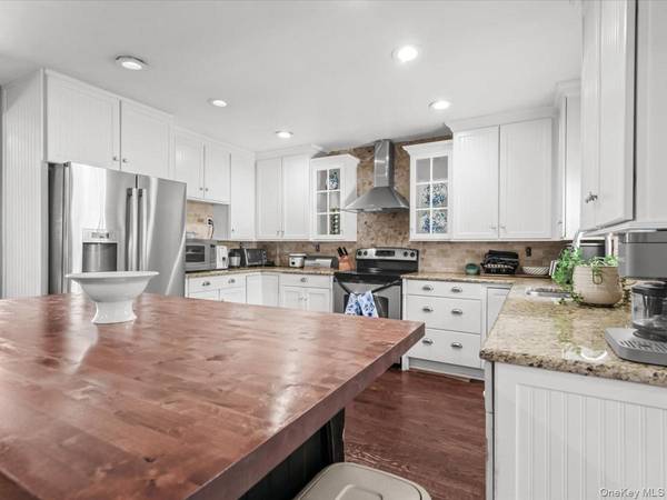 1262 Barberry RD, Wantagh, NY 11793