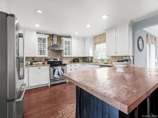 1262 Barberry RD, Wantagh, NY 11793