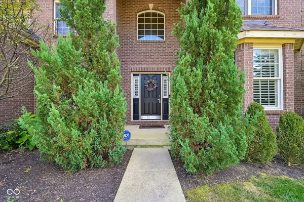 6677 W May Apple DR, Mccordsville, IN 46055