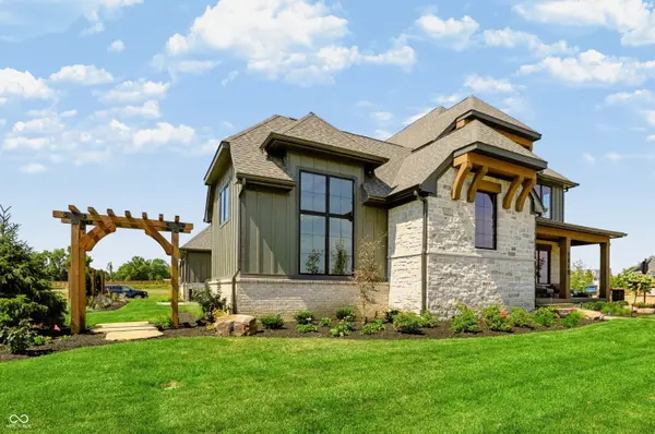 5818 Marvie Dr, Zionsville, IN 46077