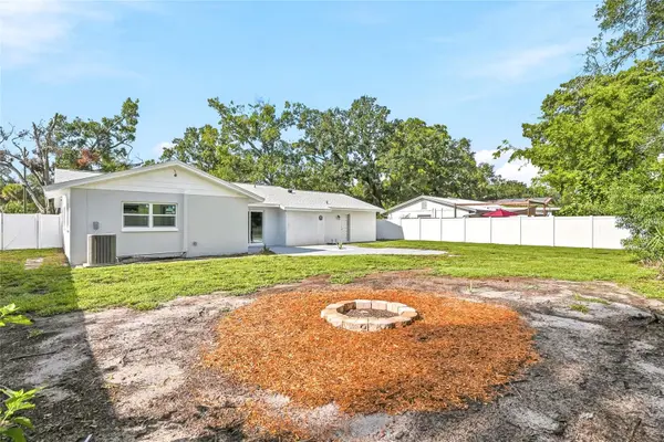 8011 FOUNTAIN AVE, Tampa, FL 33615