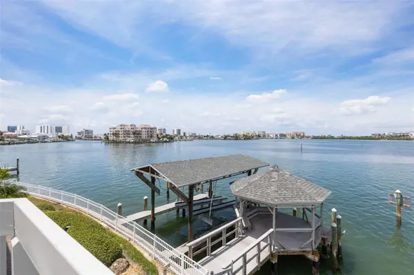 290 BAYSIDE DR, Clearwater Beach, FL 33767