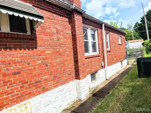 1365 Switzer AVE, St Louis, MO 63147
