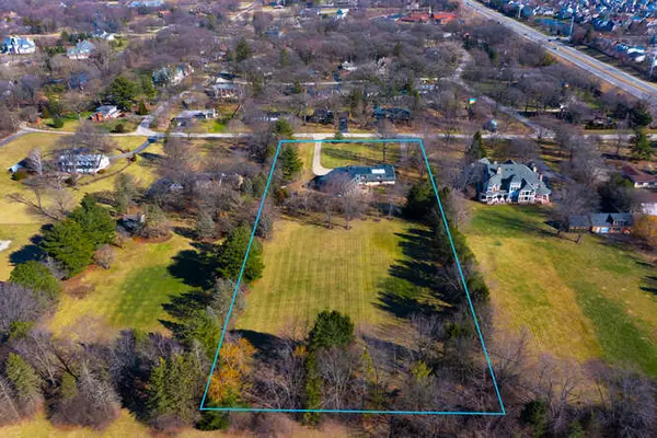 8S284 College RD, Naperville, IL 60540