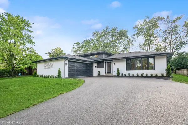 8227 Scenic DR, Willow Springs, IL 60480
