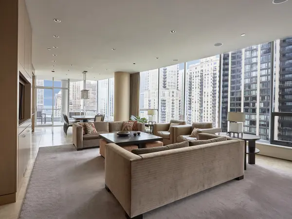 30 W Oak ST #21AB, Chicago, IL 60610