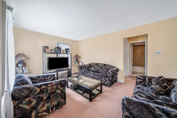 224 N WOLF RD, Wheeling, IL 60090