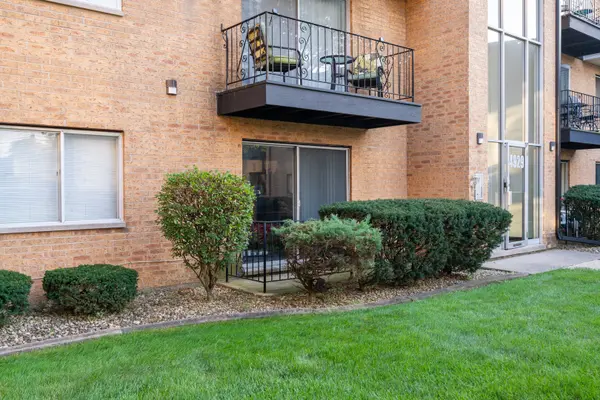 4929 W 109th ST #101, Oak Lawn, IL 60453