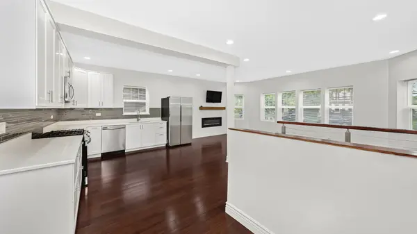 8210 S PRAIRIE AVE, Chicago, IL 60619