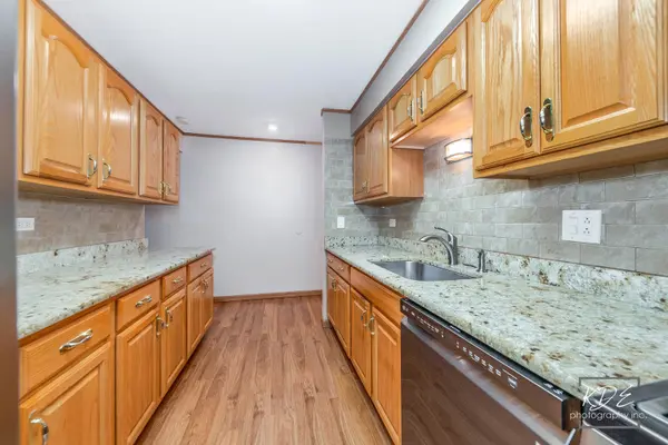 2932 Roberts DR #4, Woodridge, IL 60517