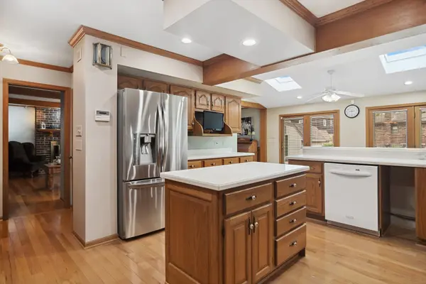 1307 E Ardyce LN, Mount Prospect, IL 60056