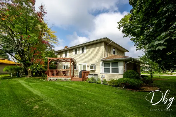 1053 Poplar CT, Lake Zurich, IL 60047