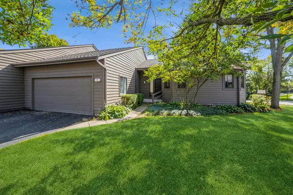102 Sumac CT, St. Charles, IL 60174