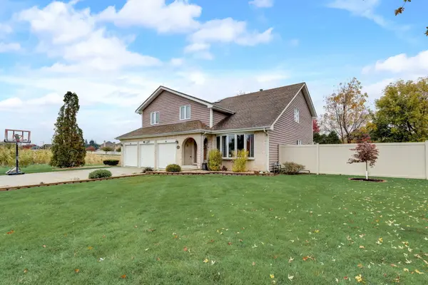 10 Americana CT, Roselle, IL 60172