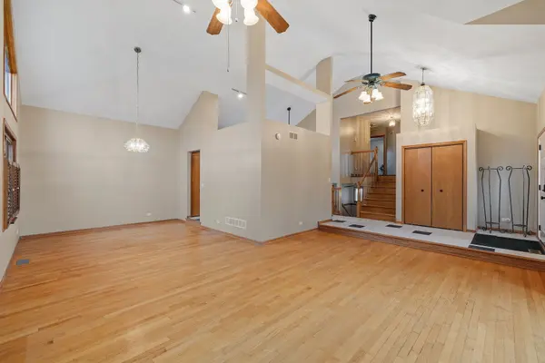 1075 Midnight PASS, New Lenox, IL 60451