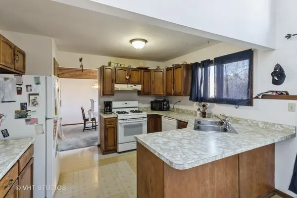 825 Elm ST, Algonquin, IL 60102