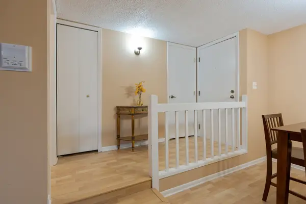 8202 Piers DR #1306, Woodridge, IL 60517