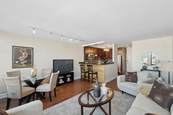 444 W Fullerton Pkwy #1601, Chicago, IL 60614