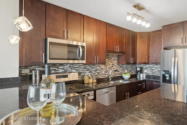 444 W Fullerton Pkwy #1601, Chicago, IL 60614