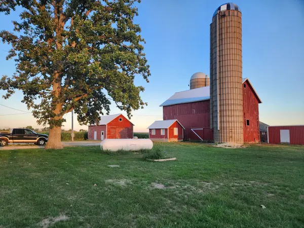 23909 Lawrence RD, Chemung, IL 60033