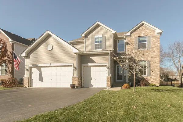 713 Oak Hollow CT, Crystal Lake, IL 60014