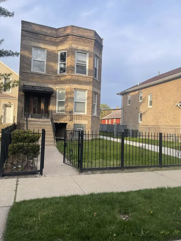 7825 S Coles AVE, Chicago, IL 60649