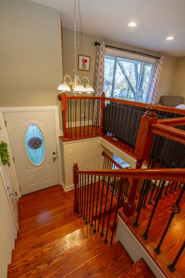 130 STANDISH LN, Schaumburg, IL 60193