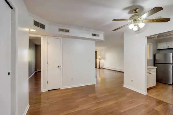 550 E Main ST #2E, Barrington, IL 60010