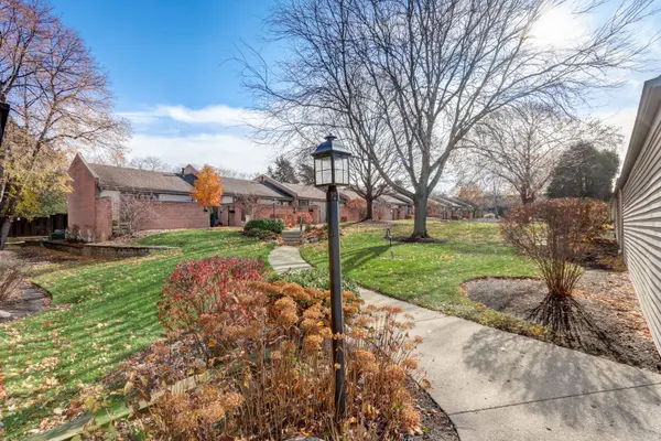 550 E Main ST #2E, Barrington, IL 60010