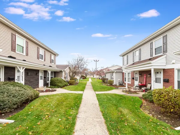 1309 Kingsbury DR #B, Hanover Park, IL 60133