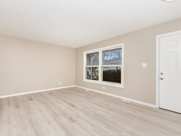 1309 Kingsbury DR #B, Hanover Park, IL 60133