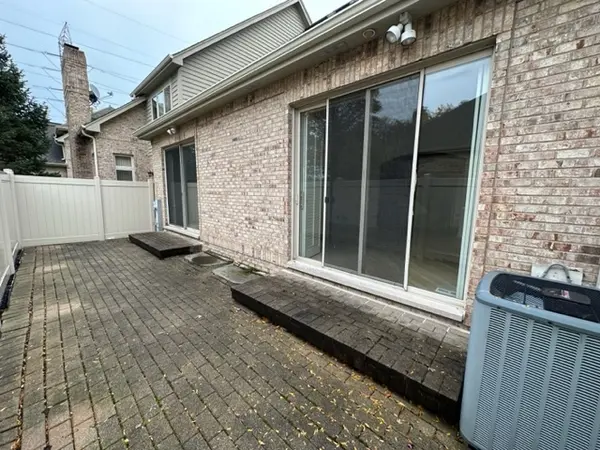 9261 Nagle AVE, Morton Grove, IL 60053