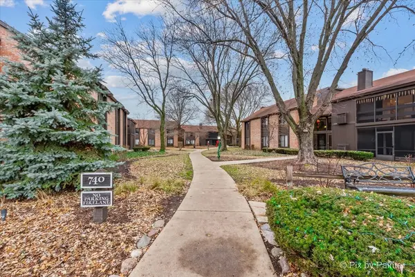 740 Saint Andrews LN #36, Crystal Lake, IL 60014