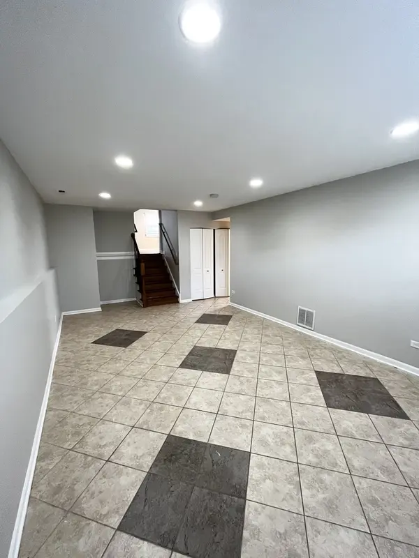 22658 Lakeshore DR Richton Park, IL 60471