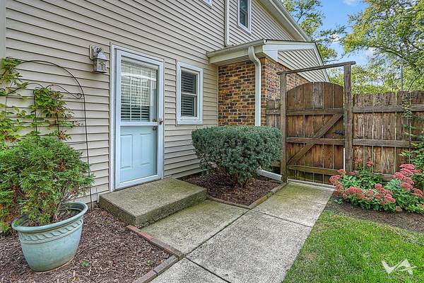 340 S Green Valley DR, Naperville, IL 60540