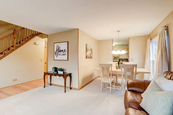 2331 N Old Pond LN, Round Lake Beach, IL 60073